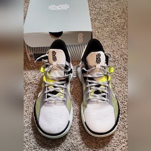 Men's 7.5 Nike Kyrie Flytrap V
